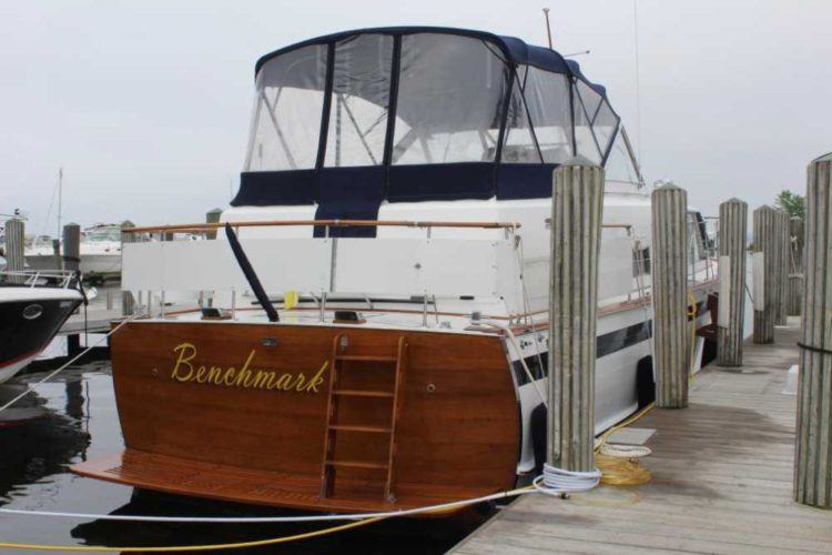 “BENCHMARK” 1967 Chris-Craft Constellation 40 Salon Open Double Cabin Motor Yacht